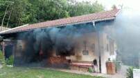 Kaminbrand mit Übergriff auf Dach